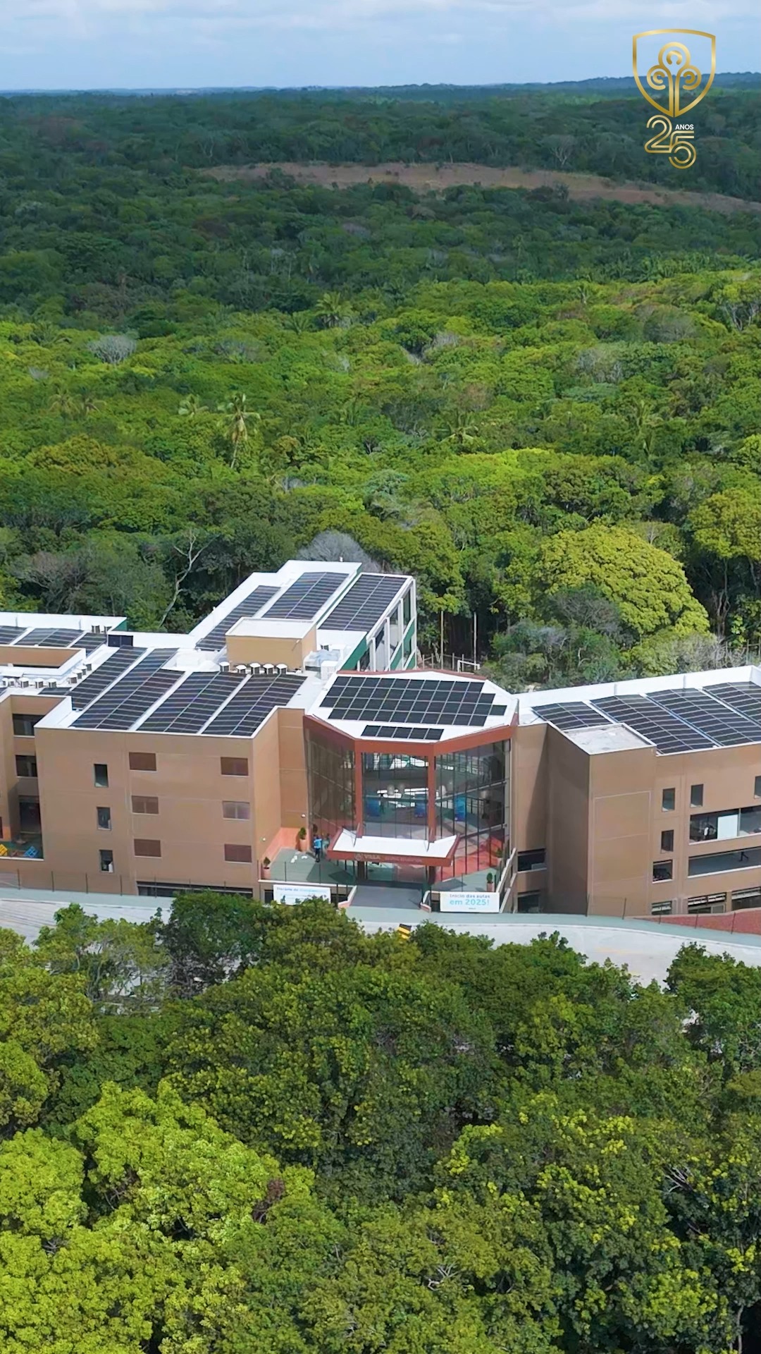Uma escola que olha para o futuro precisa estar sempre pronta para evoluir, sem deixar de...
